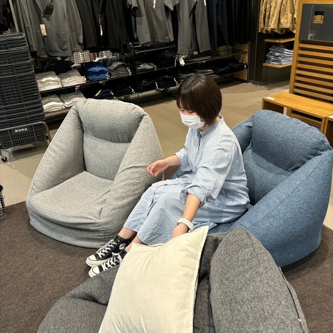 チャコール 煩く 空気でできたソファ 無印良品